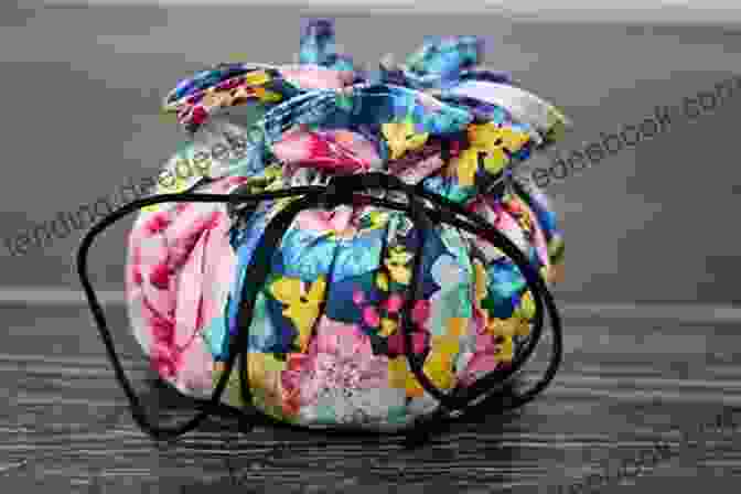 Fabric Jewelry Fat Quarter: Bags Purses: 25 Projects To Make From Short Lengths Of Fabric