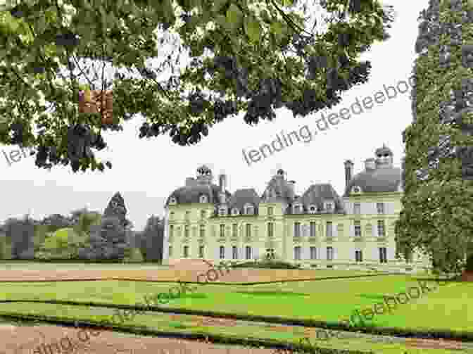 Panoramic View Of Chateau De Cheverny, Showcasing Its Elegant Facade And Surrounding Moat Chateau De Cheverny: Simple Guide (Loire Castles)